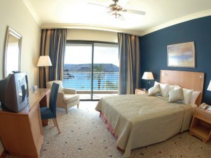 Luxury Resort, Golden Sands Card image