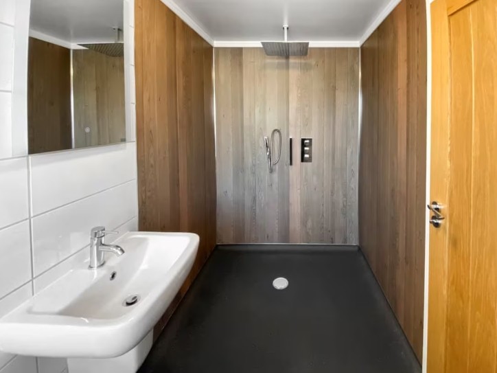 Wheelchair-Friendly Lodge with Hot Tub Card image