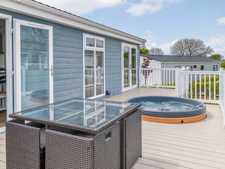 Wheelchair-Friendly Lodge with Hot Tub Card image