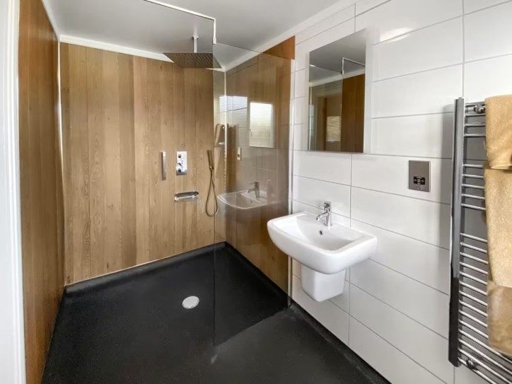 Wheelchair-Friendly Lodge with Hot Tub Card image