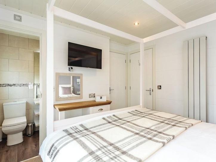 Stylish Accessible Lodge Card image