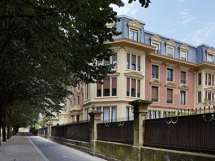 Luxury Apartment Card image