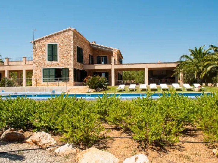Luxury Countryside Villa Card image
