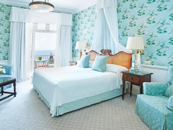 Luxury Hotel Card image