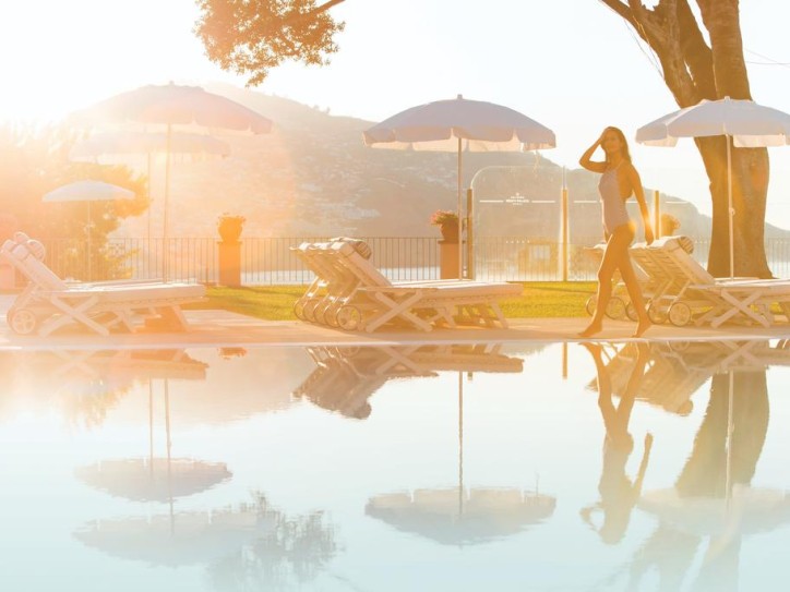 Luxury Hotel Card image