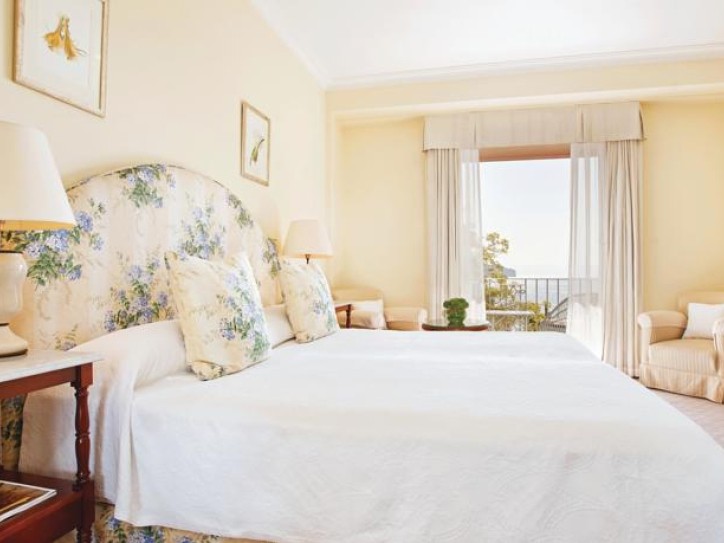 Luxury Hotel Card image