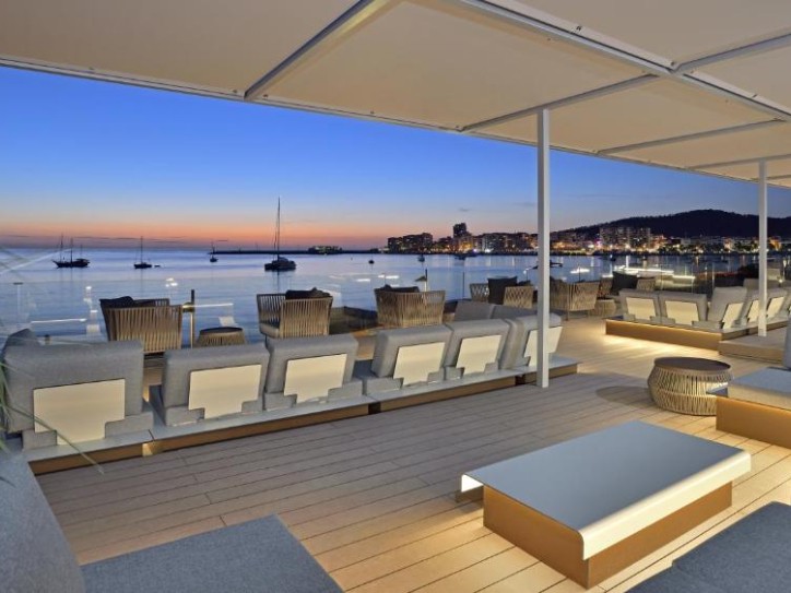 Accessible Beach Hotel Card image