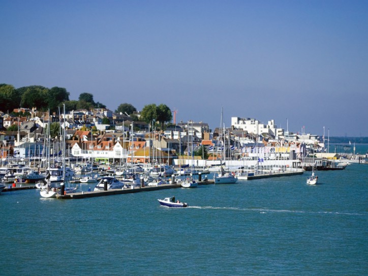 Bournemouth & Isle of Wight - Coach holiday Card image