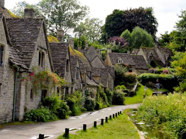 Cotswolds & Beyond - Coach holiday Card image