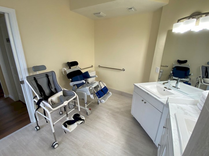 Accessible Florida Villa with pool hoist Card image