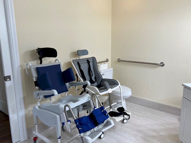 Accessible Florida Villa with pool hoist Card image