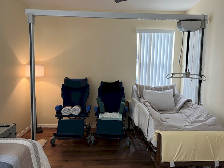 Accessible Florida Villa with pool hoist Card image