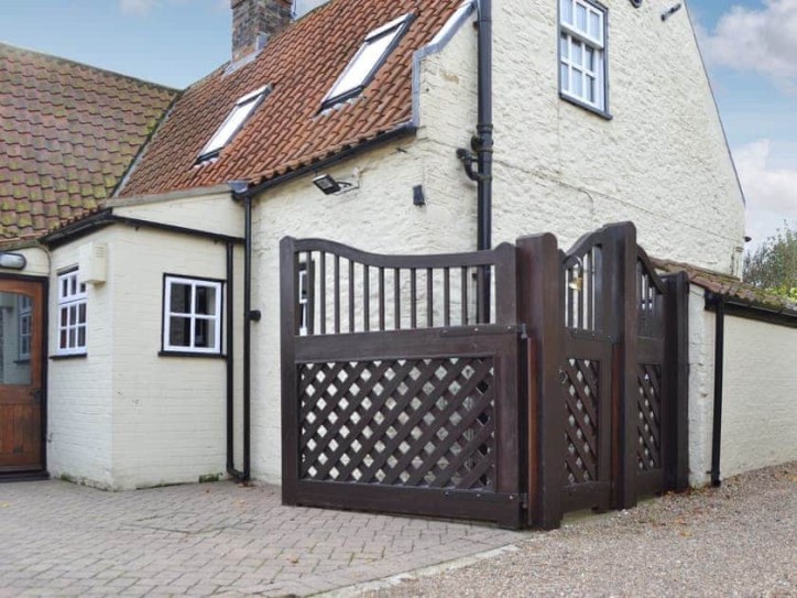 17th-century cottage Card image