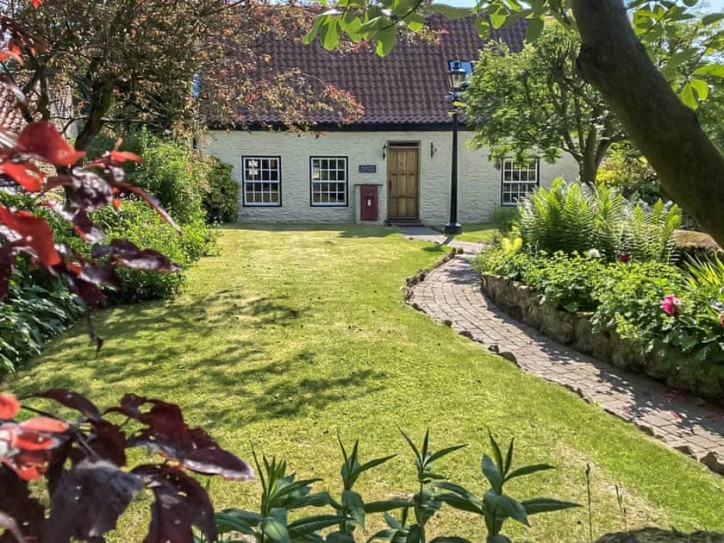 17th-century cottage Card image
