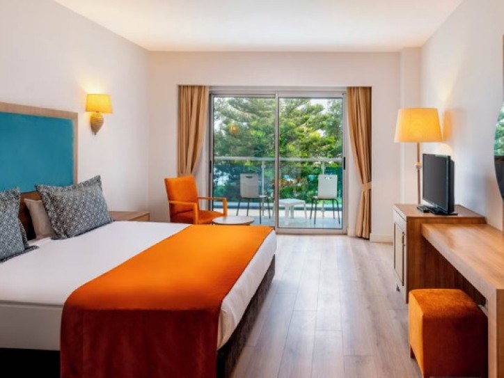 Where 4-Star Luxury Meets Eco Accessibility Card image