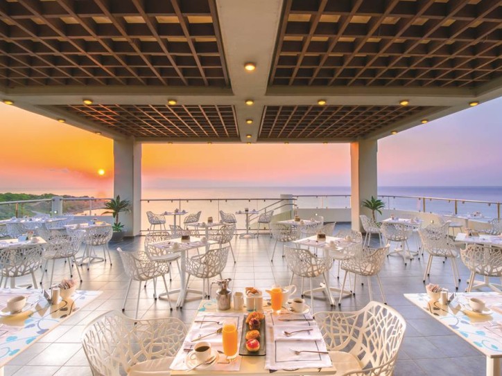 Luxury Resort & Spa Card image