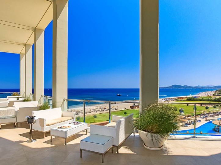 Luxury Resort & Spa Card image