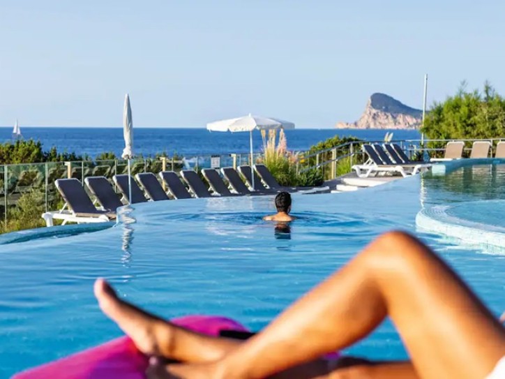 4* Beach Hotel Card image
