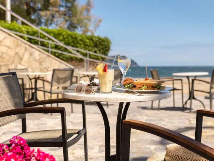 4* Beach Hotel Card image