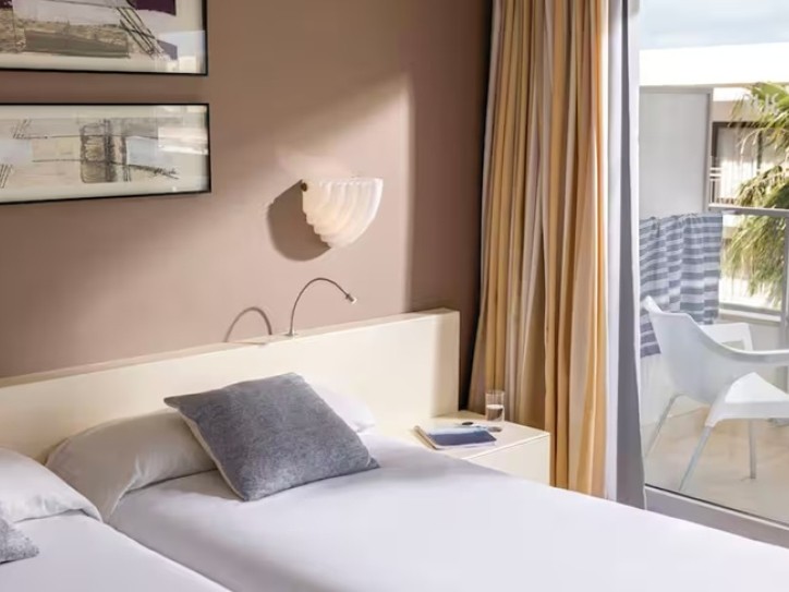 4* Beach Hotel Card image