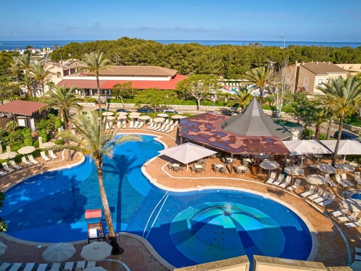 Accessible 4* Family-Friendly Getaway Card image