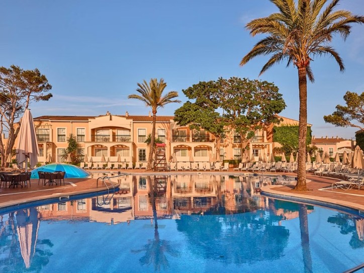 Accessible 4* Family-Friendly Getaway Card image
