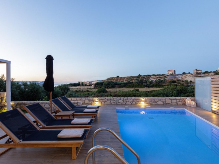 Luxury accessibility & Charming Villa Card image