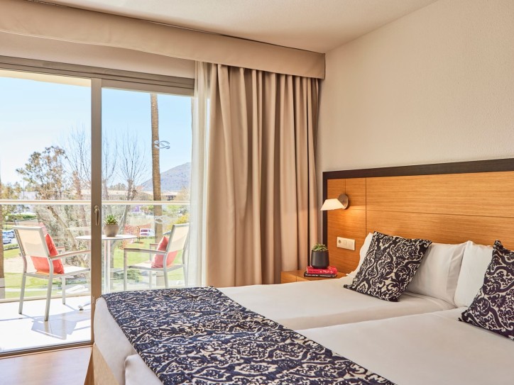 4* Beach Hotel Card image