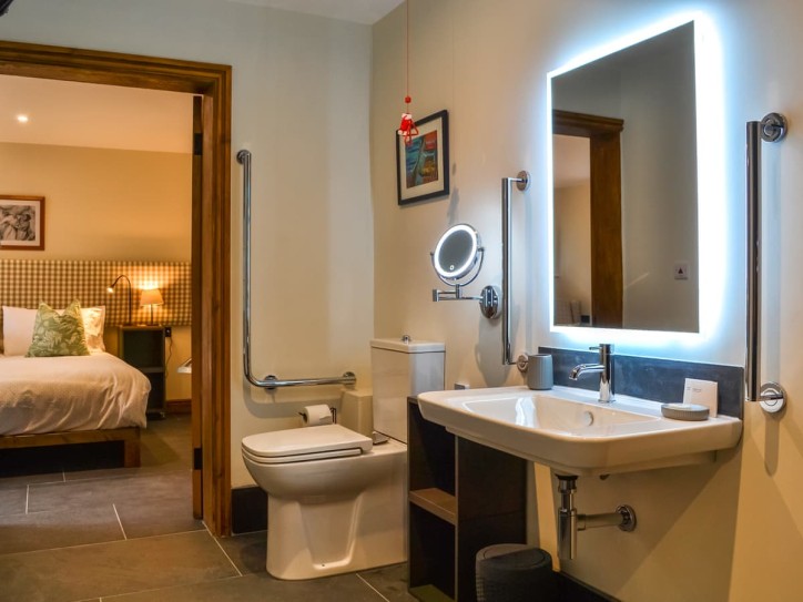 Accessible Luxury Cottage with Enclosed Garden Card image