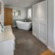 Wheelchair-Friendly Lodge with Hot Tub image