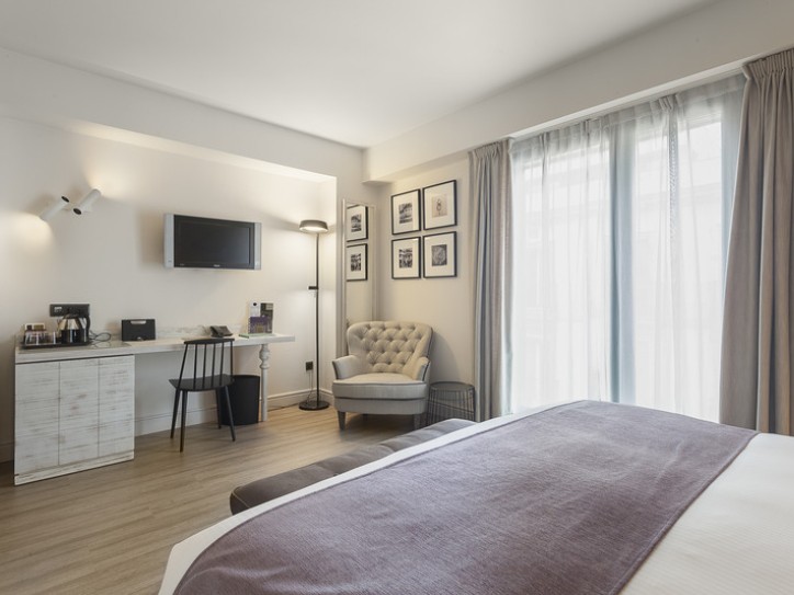 Accessible Gothic Quarter Hotel Card image