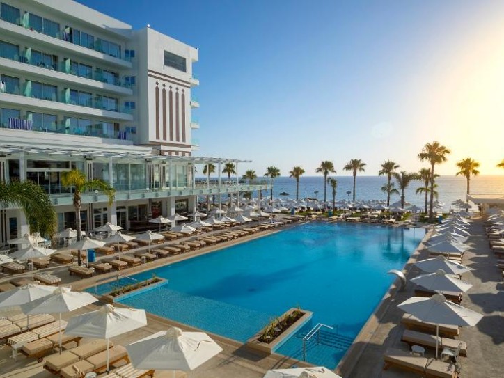 Elegant Sea View Hotel Card image
