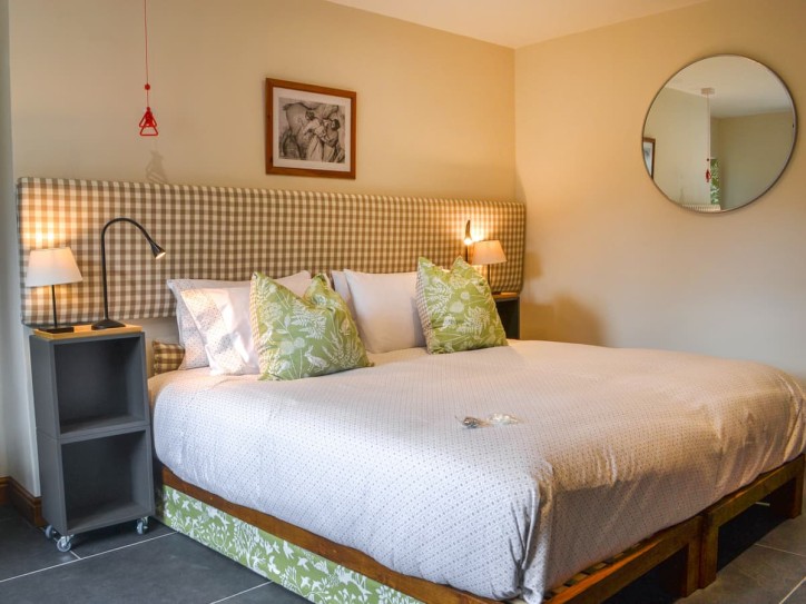 Accessible Luxury Cottage with Enclosed Garden Card image